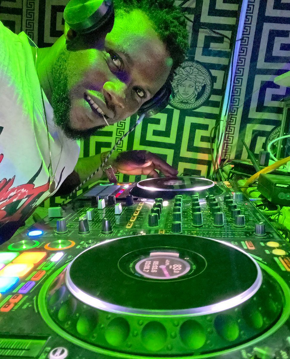 Music & Entertainment